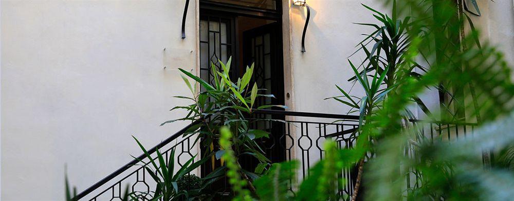 74 Crescenzio House Hotel Rome Bagian luar foto